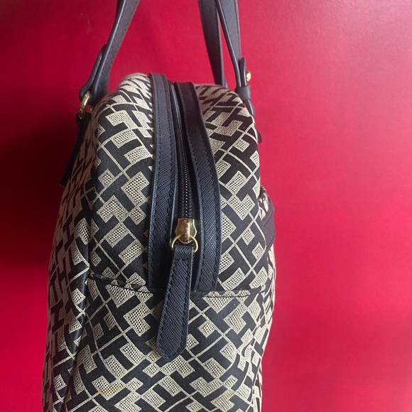 Tommy Hilfiger sharp Black and Cream canvas monogram spacious satchel - Picture 4 of 9